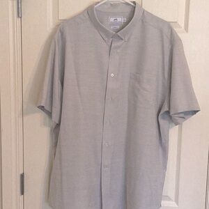 Men’s Southern Tide short sleeve button down shirt.